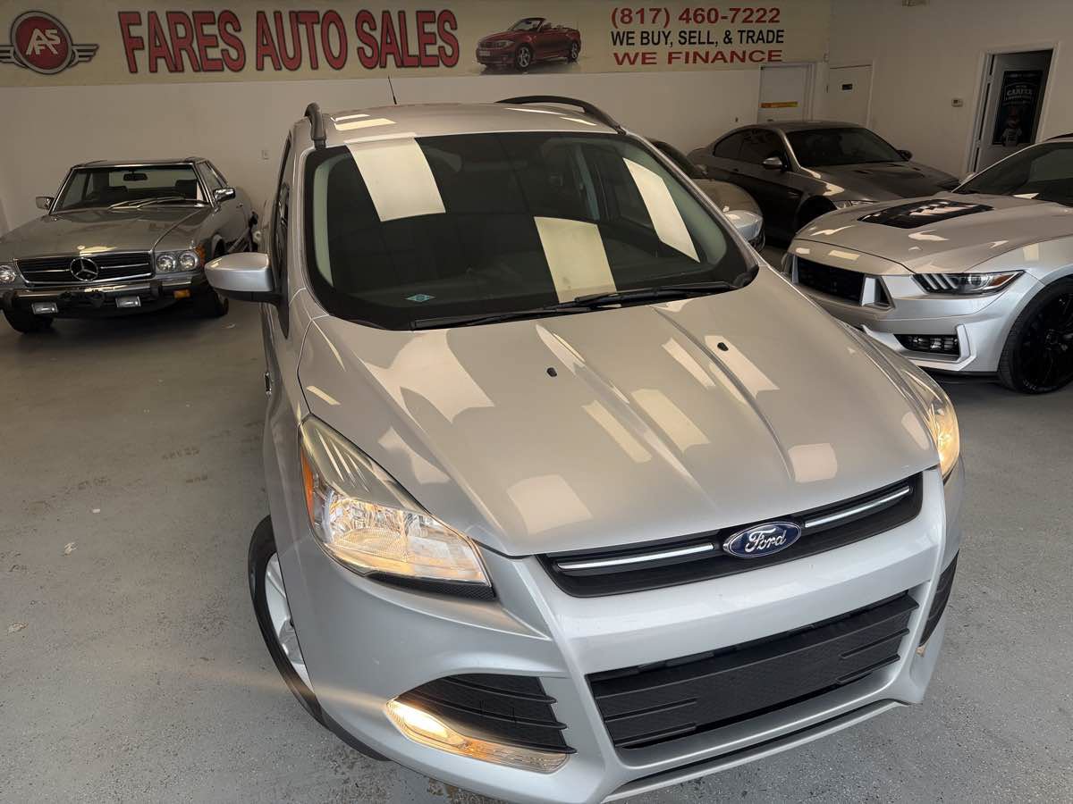 Used 2016 Ford Escape SE w/ SE Leather Comfort Package FWD image 1