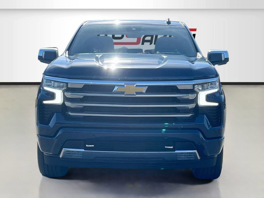 Used 2023 Chevrolet Silverado 1500 High Country w/ High Country Premium Package AWD/4WD image 2