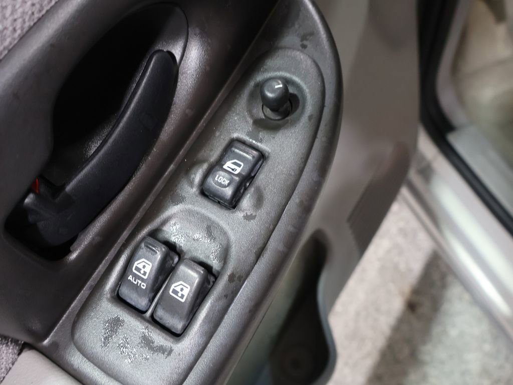 Used 2000 Oldsmobile Silhouette GL image 13