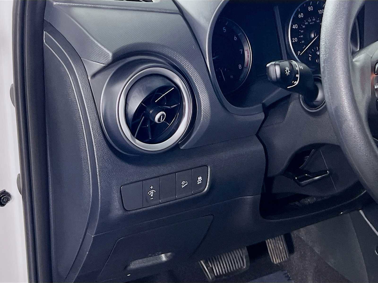 Certified 2023 Hyundai Kona SEL AWD/4WD image 10