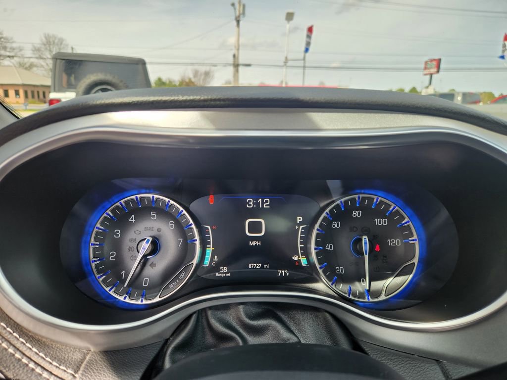 Used 2018 Chrysler Pacifica Limited w/ S Appearance Package image 25