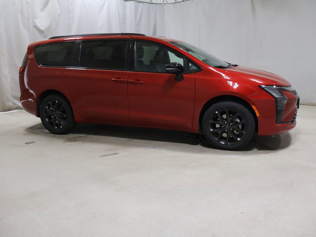 New 2027 Chrysler Pacifica Limited AWD/4WD image 4