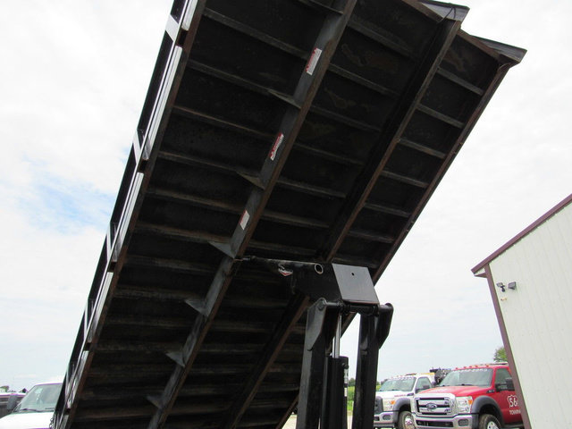 Used 2022 Ford F750 2WD Regular Cab Super Duty image 38