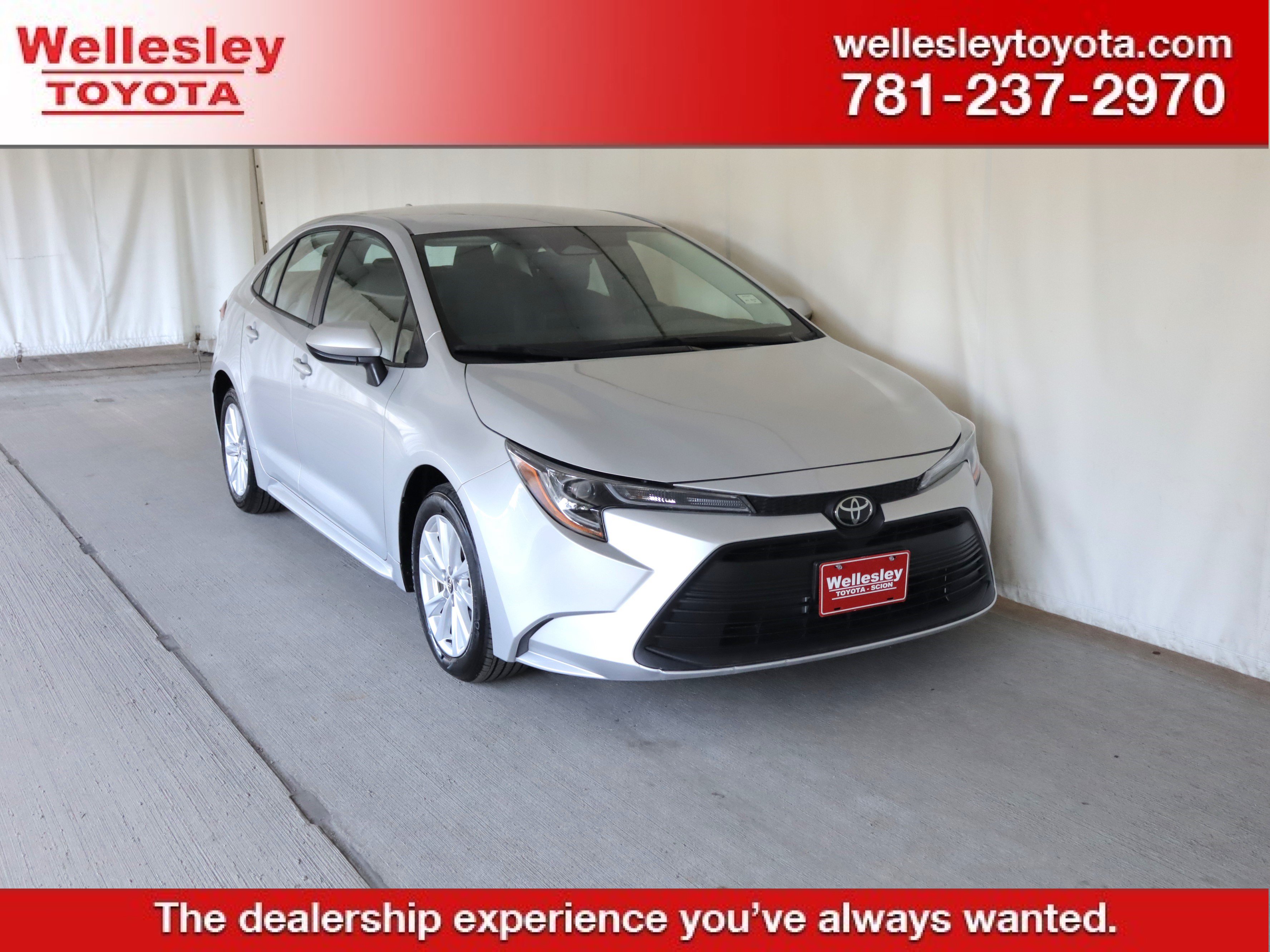 Used 2024 Toyota Corolla LE w/ LE Convenience Package FWD image 1