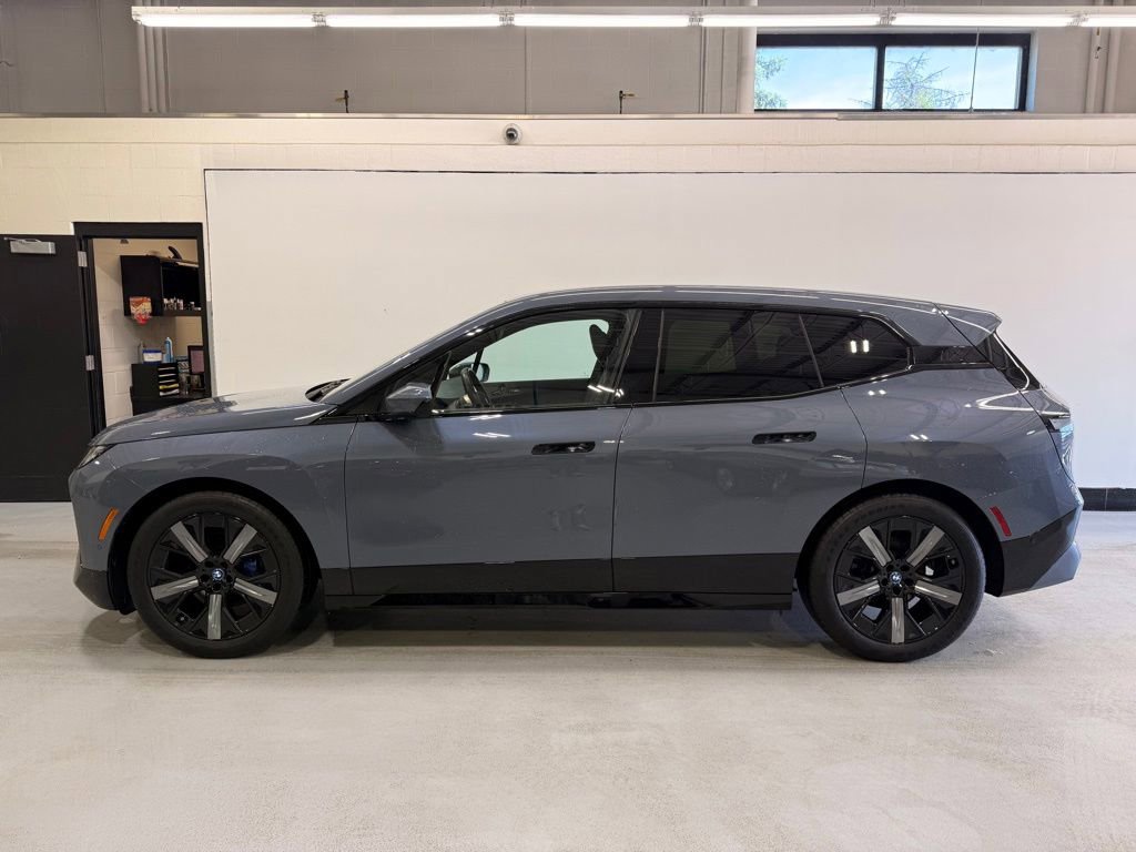 Used 2023 BMW iX xDrive50 w/ Premium Package AWD/4WD image 2