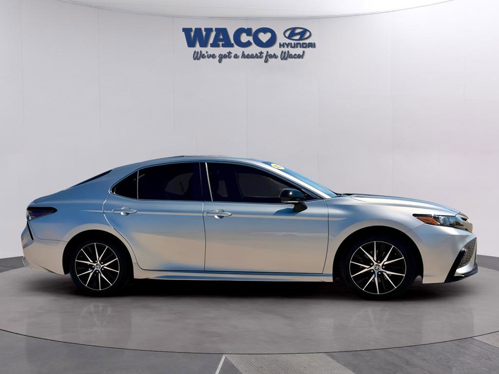 Used 2022 Toyota Camry SE image 10