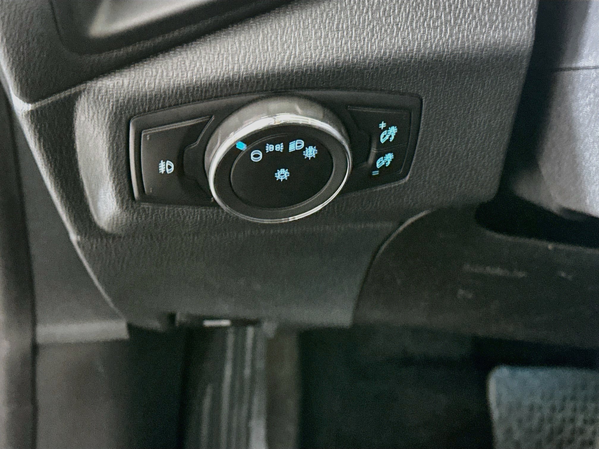 Used 2018 Ford EcoSport SE w/ SE Convenience Package FWD image 16