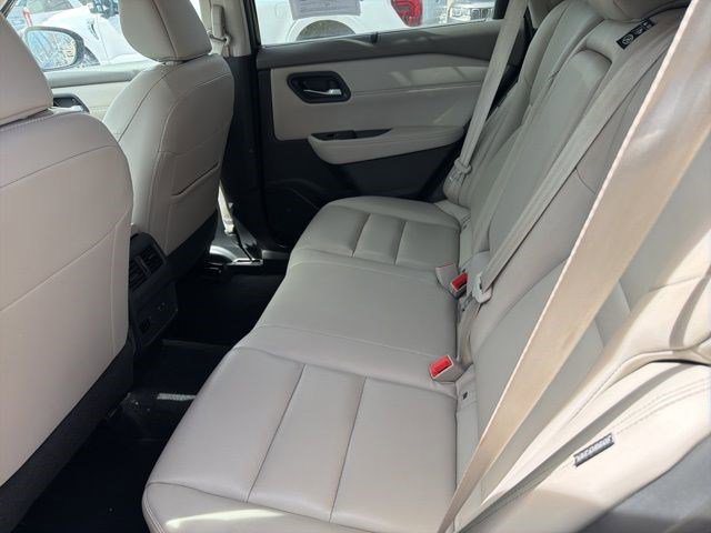 Used 2023 Nissan Rogue SL w/ SL Premium Package image 14