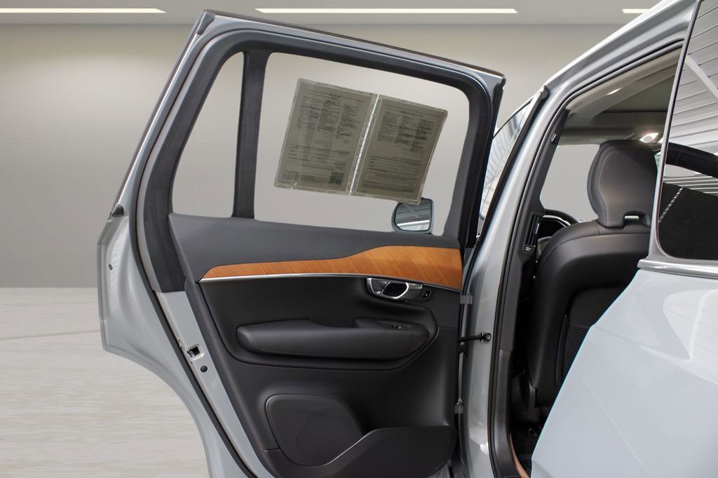 Certified 2025 Volvo XC90 B6 Plus image 18