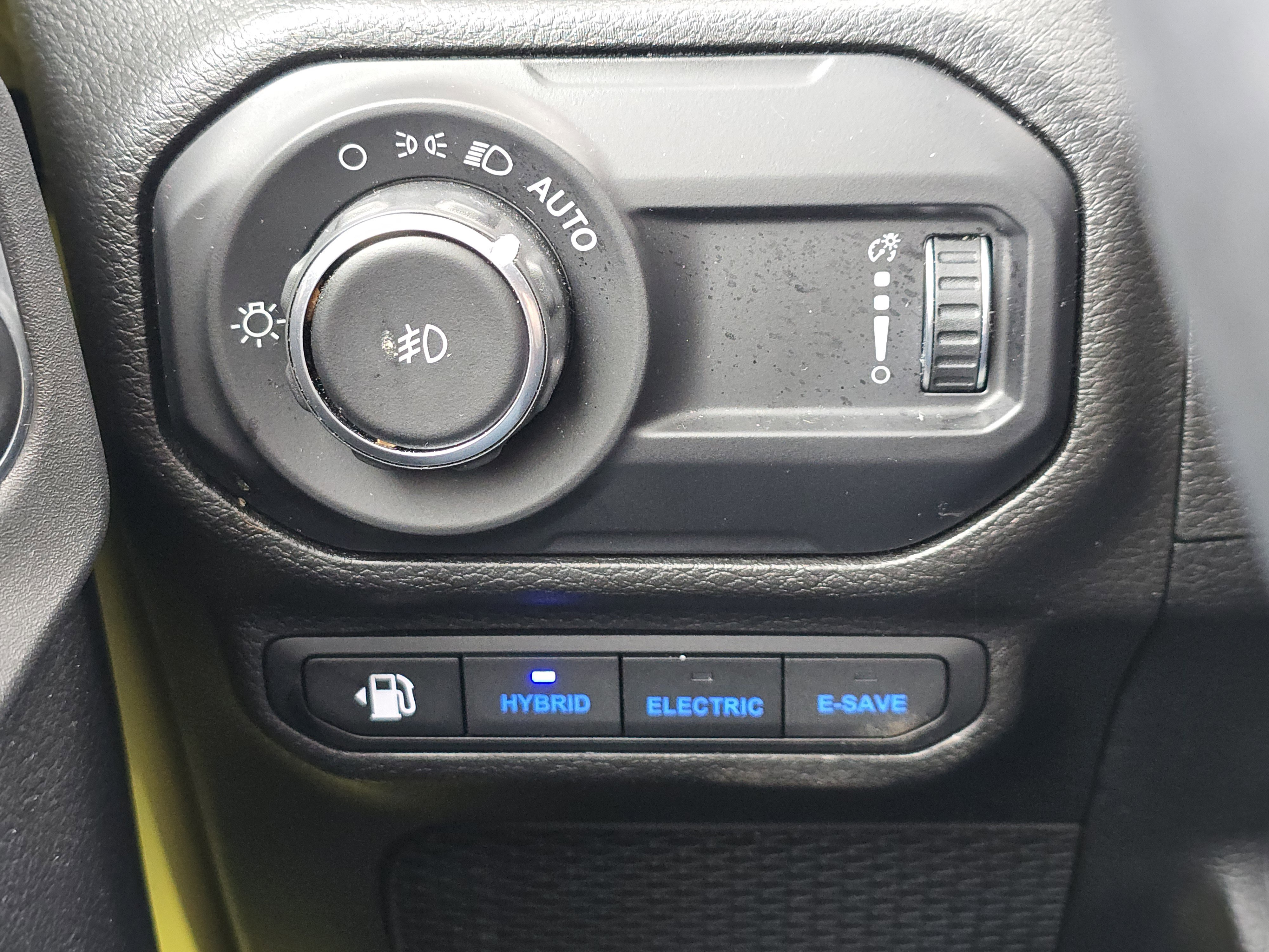 Used 2023 Jeep Wrangler Sahara w/ Cold Weather Group image 27