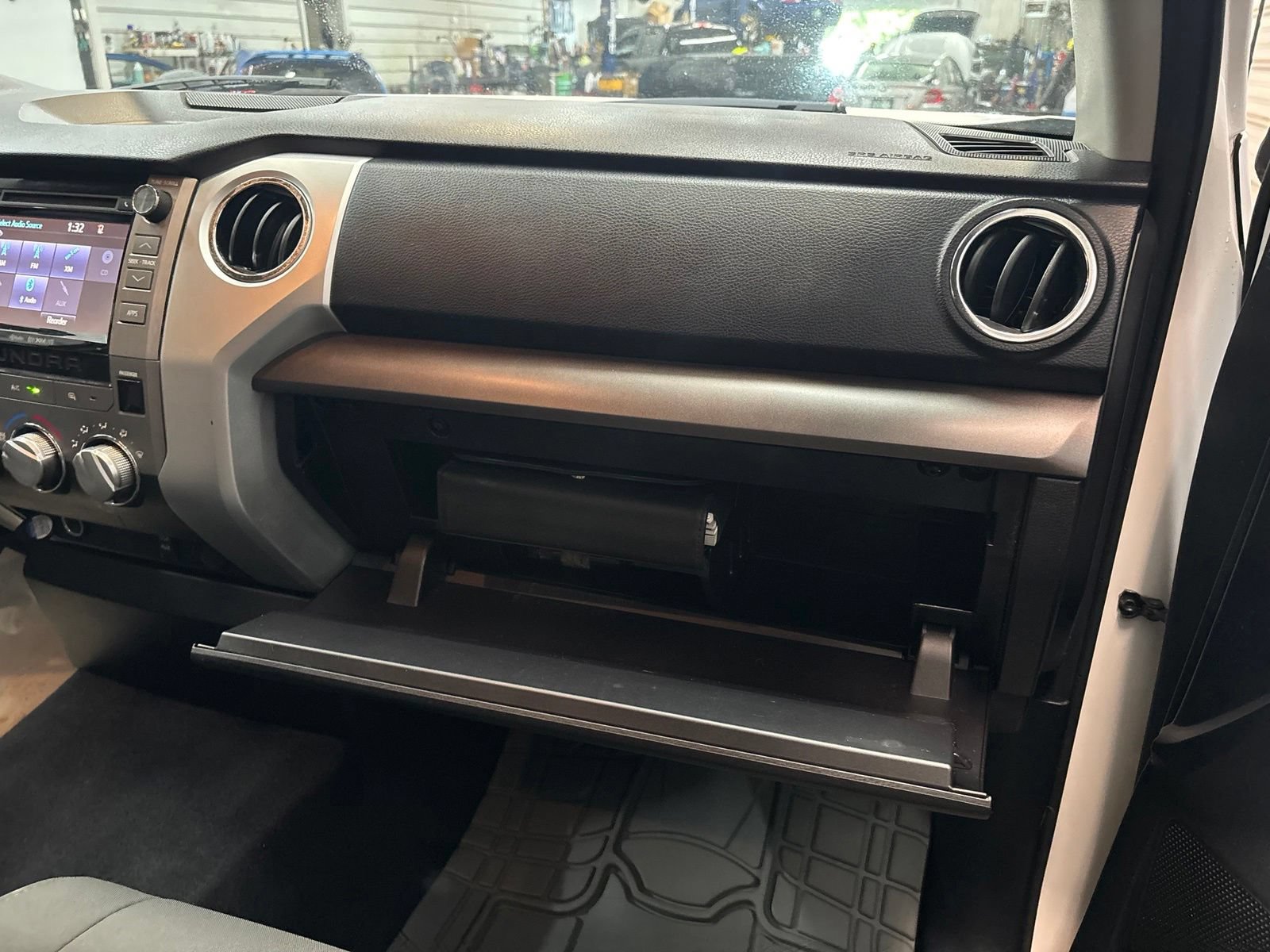 Used 2015 Toyota Tundra SR5 AWD/4WD image 29