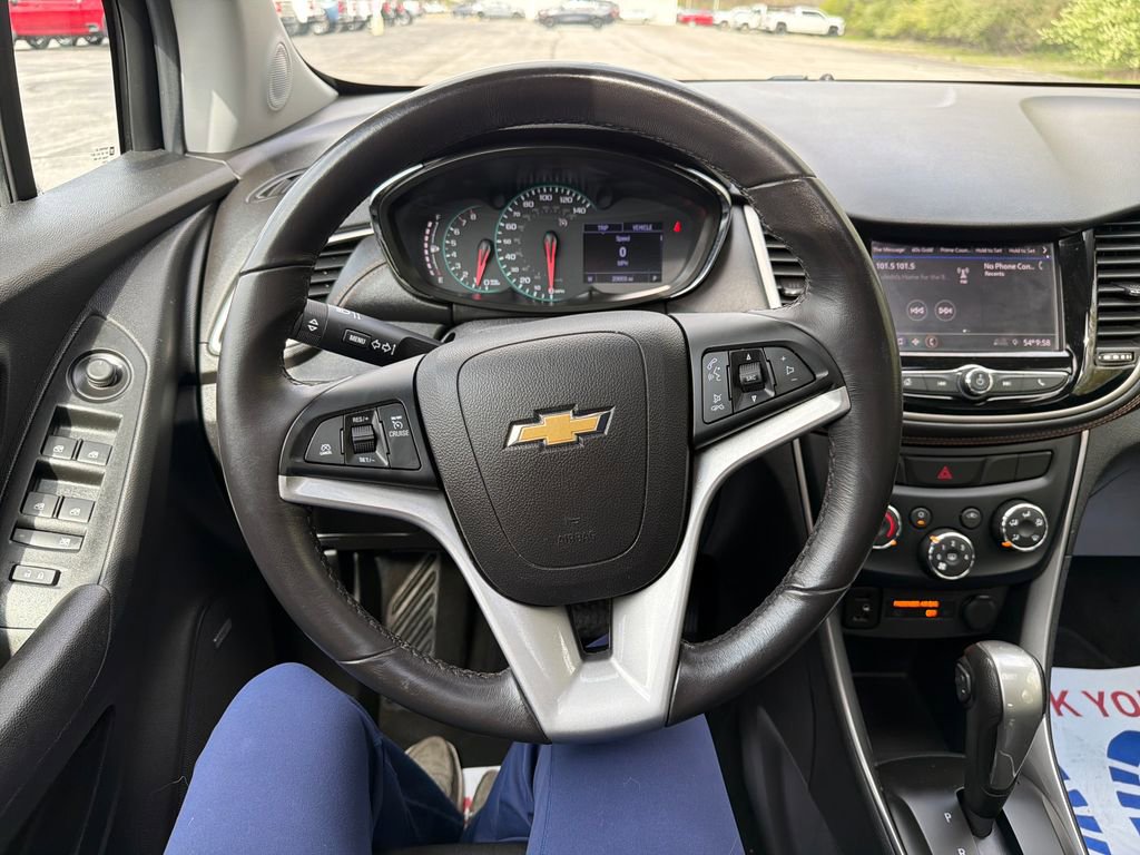 Used 2020 Chevrolet Trax LT w/ Sun & Sound Package FWD image 13
