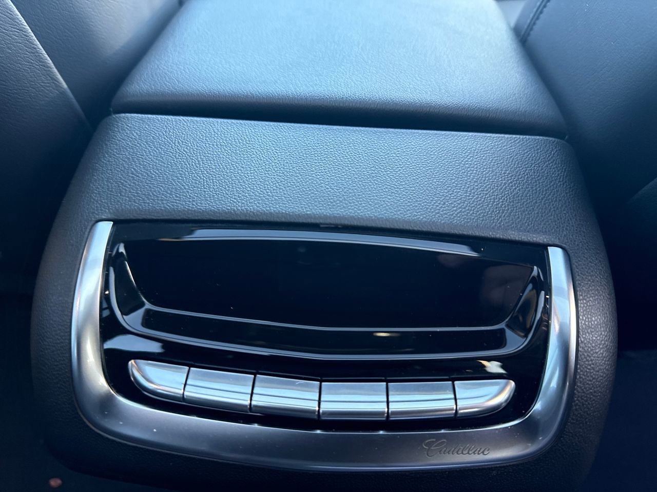 Used 2024 Cadillac XT6 Sport w/ Technology Package image 29