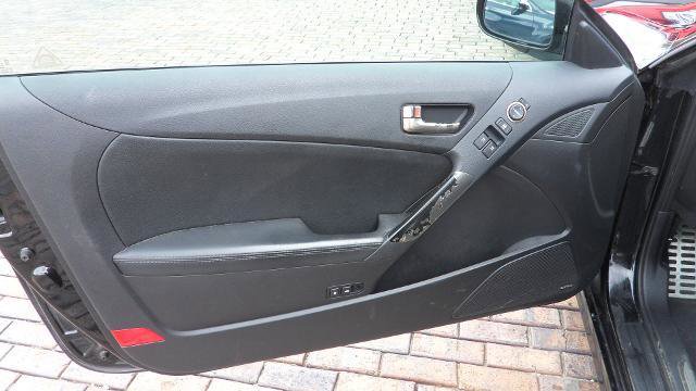 Used 2016 Hyundai Genesis Coupe 3.8 image 12