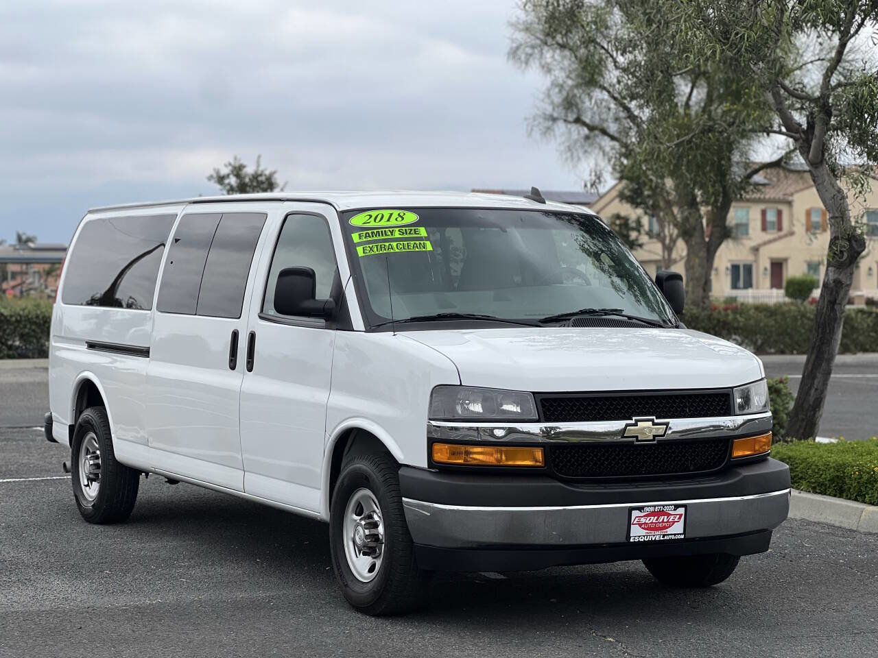 Used 2018 Chevrolet Express 3500 LT w/ LT Preferred Equipment Group RWD image 1