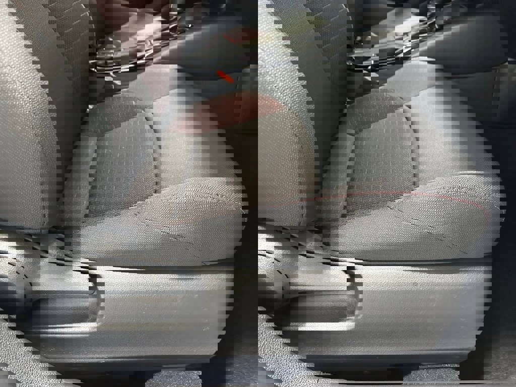 Used 2025 Toyota Corolla SE image 58