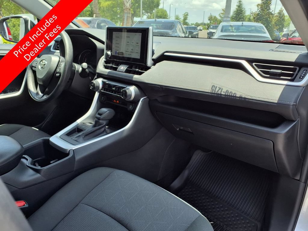Used 2025 Toyota RAV4 XLE FWD image 10