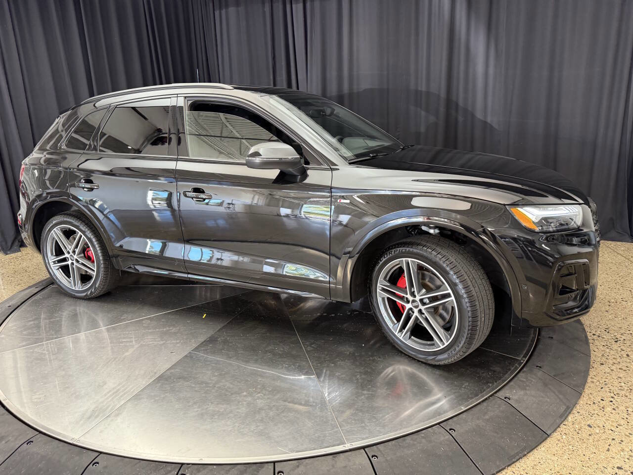 Used 2024 Audi Q5 e Prestige w/ Prestige Package image 9