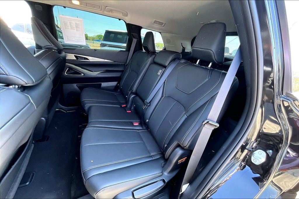 Certified 2026 INFINITI QX60 Luxe w/ Family Package FWD image 38