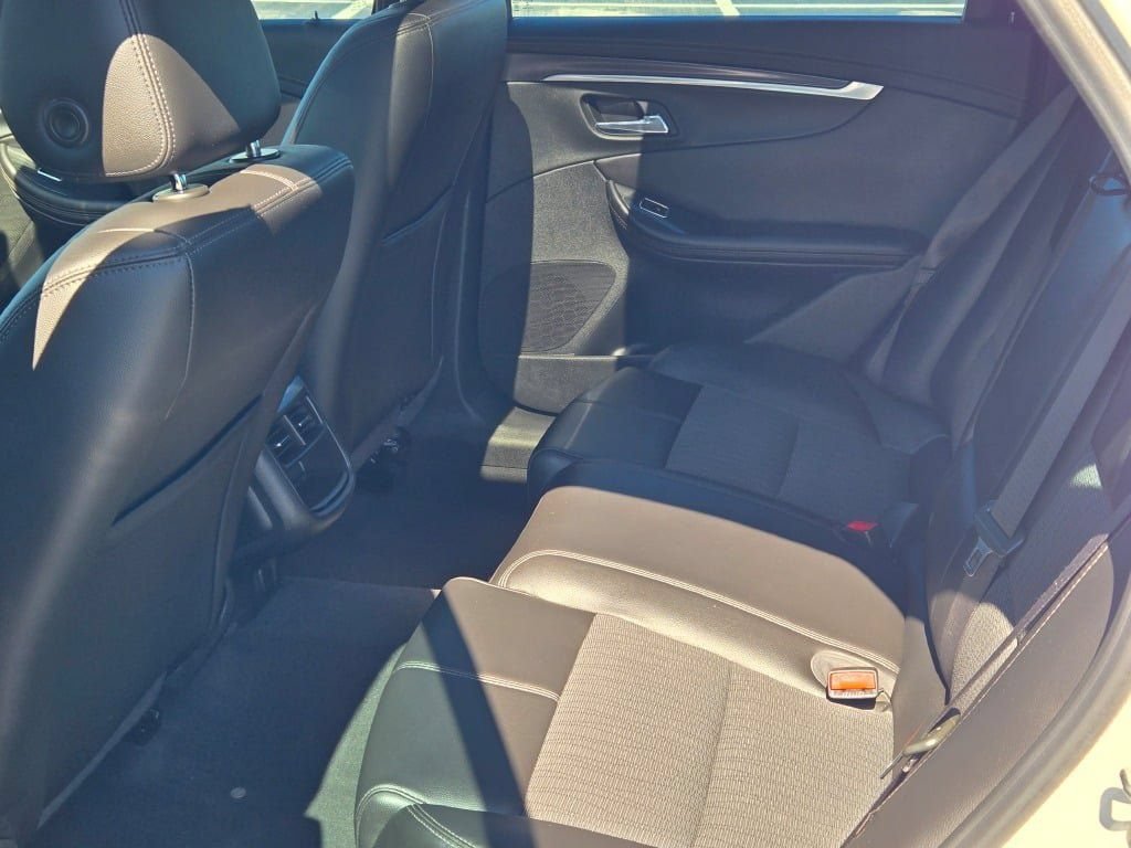 Used 2017 Chevrolet Impala LT w/ Convenience Package FWD image 15