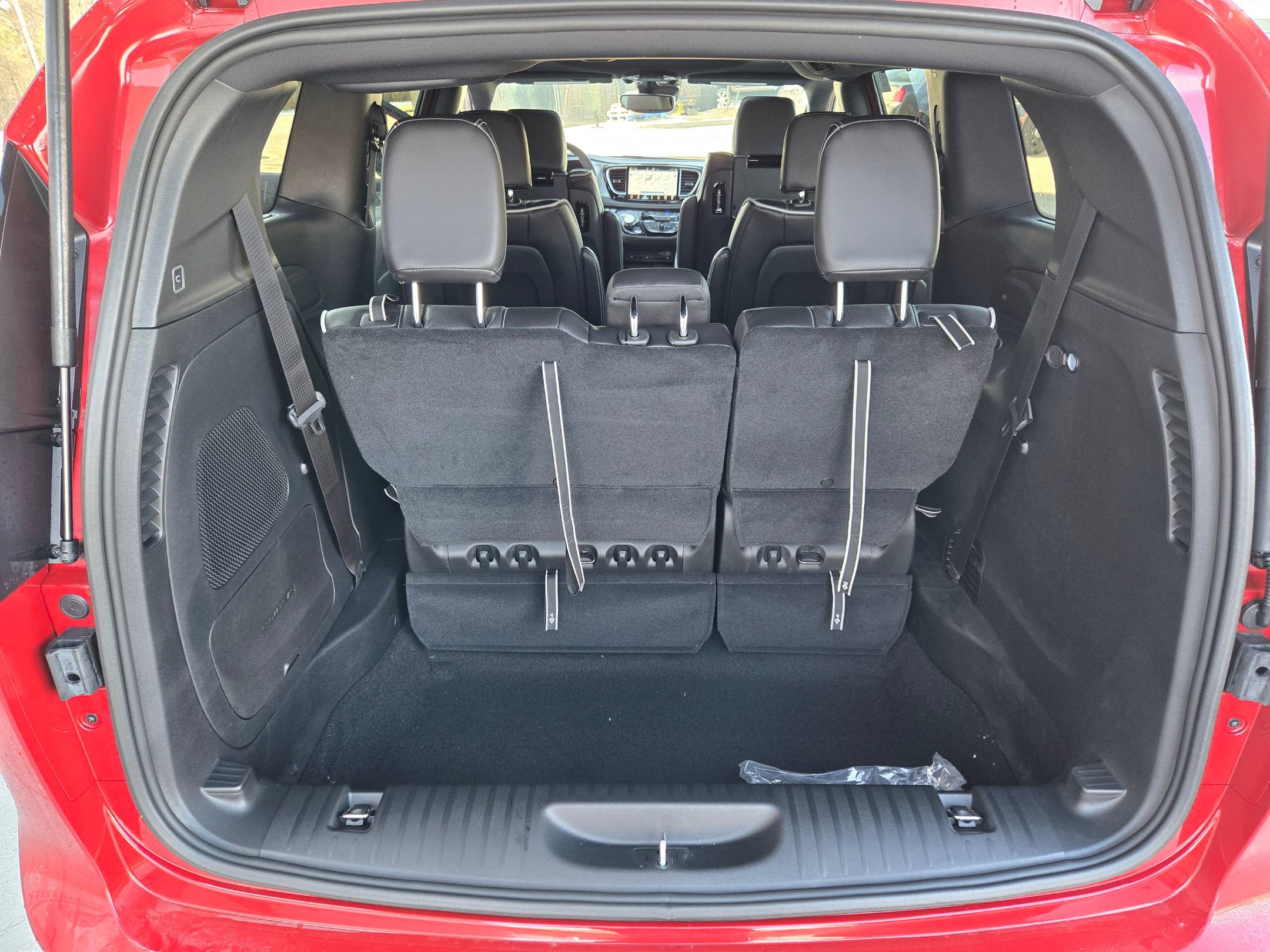 New 2026 Chrysler Pacifica Limited w/ Uconnect Theater Family Group image 29