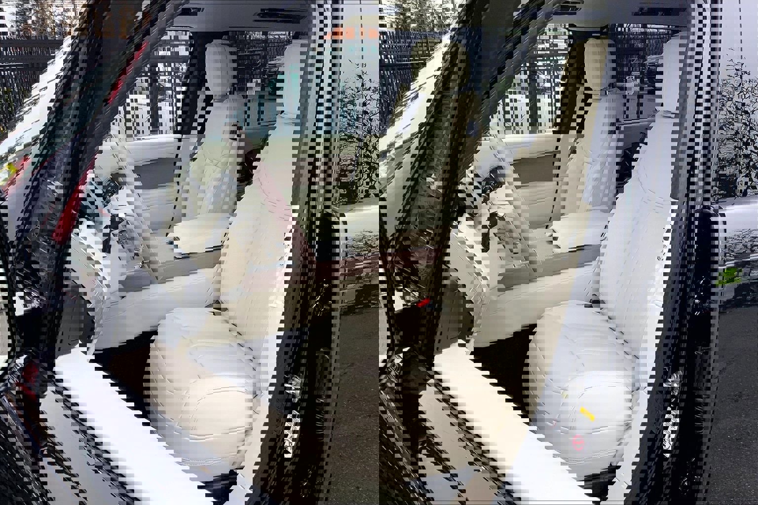 New 2026 Land Rover Range Rover Long Wheelbase SE image 9