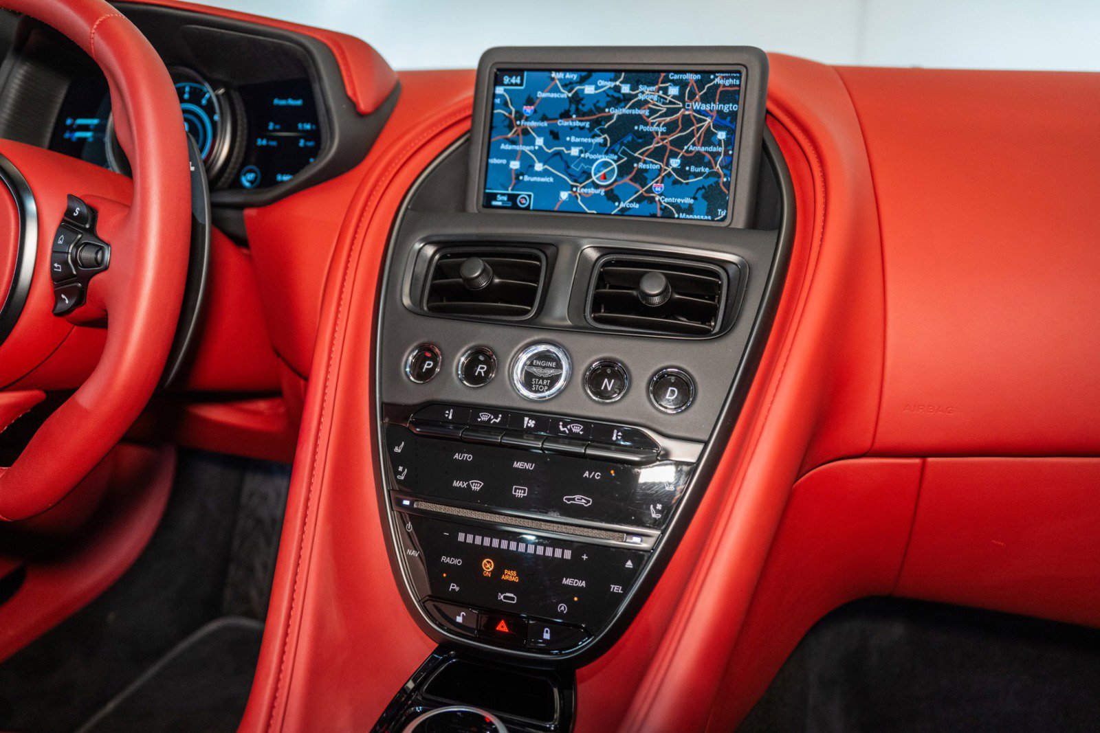 Used 2023 Aston Martin DB11 V8 image 21