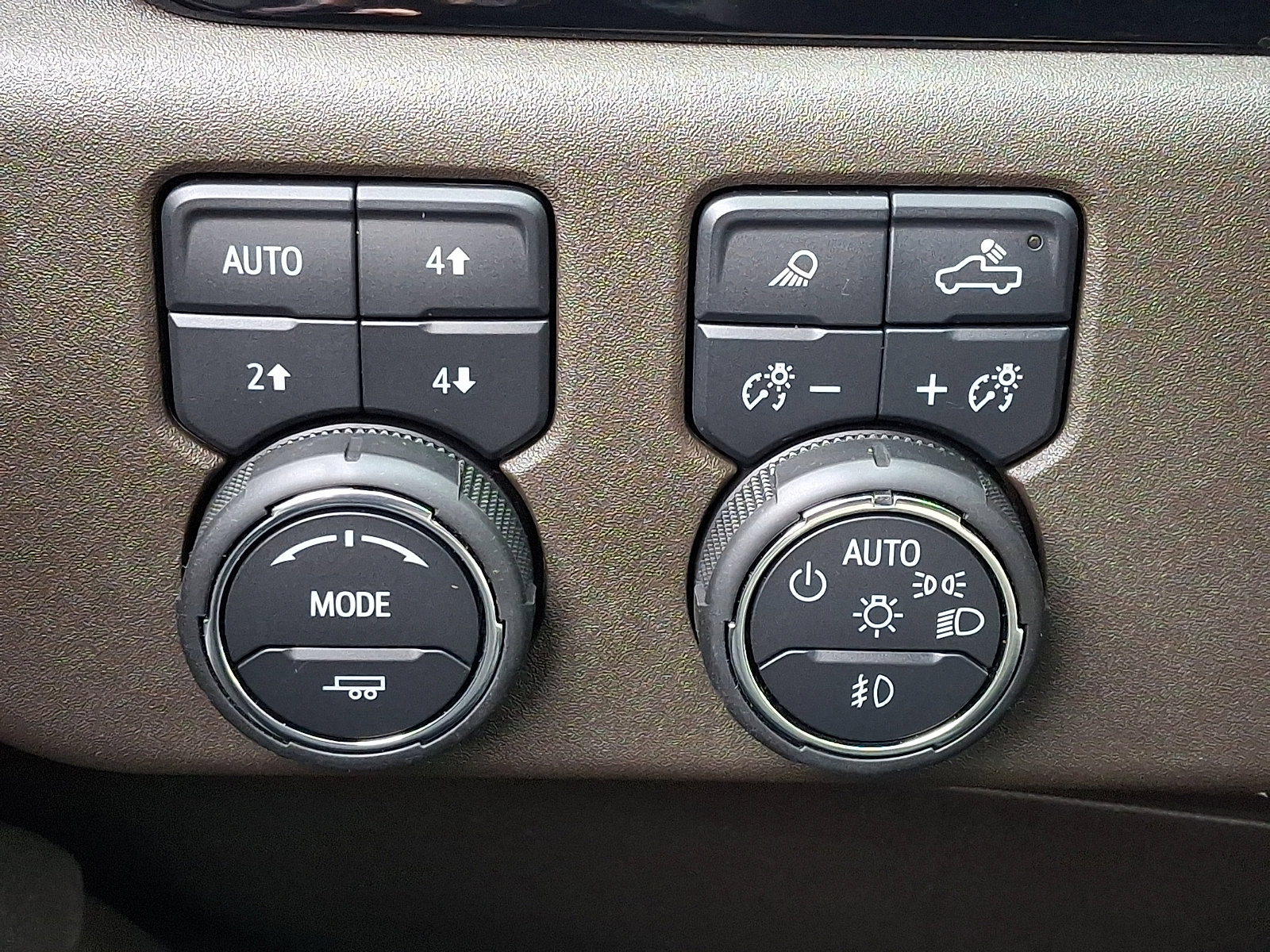 Certified 2025 Chevrolet Silverado 1500 LTZ w/ Z71 Off-Road Package image 24