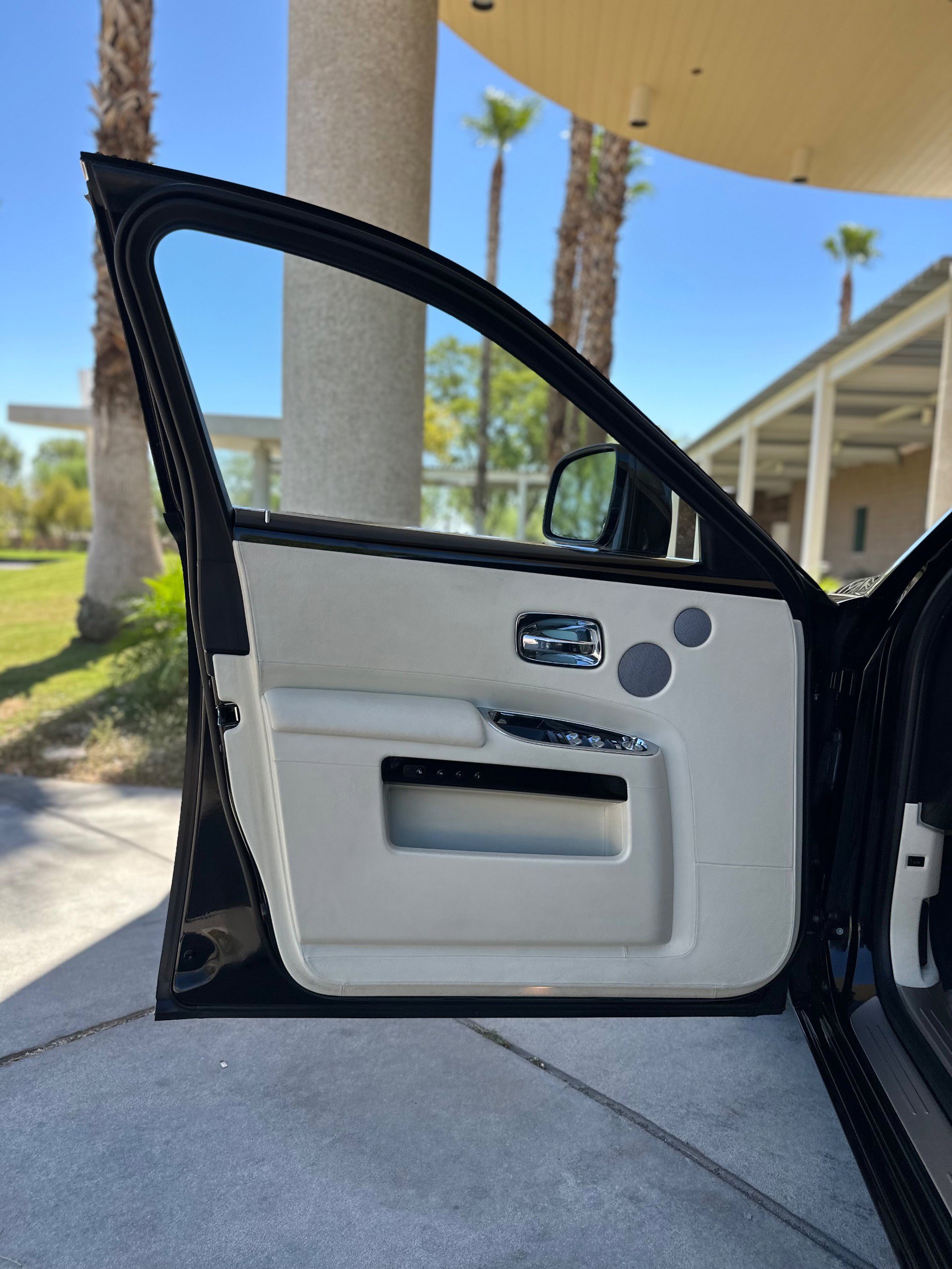 Used 2011 Rolls-Royce Ghost image 37