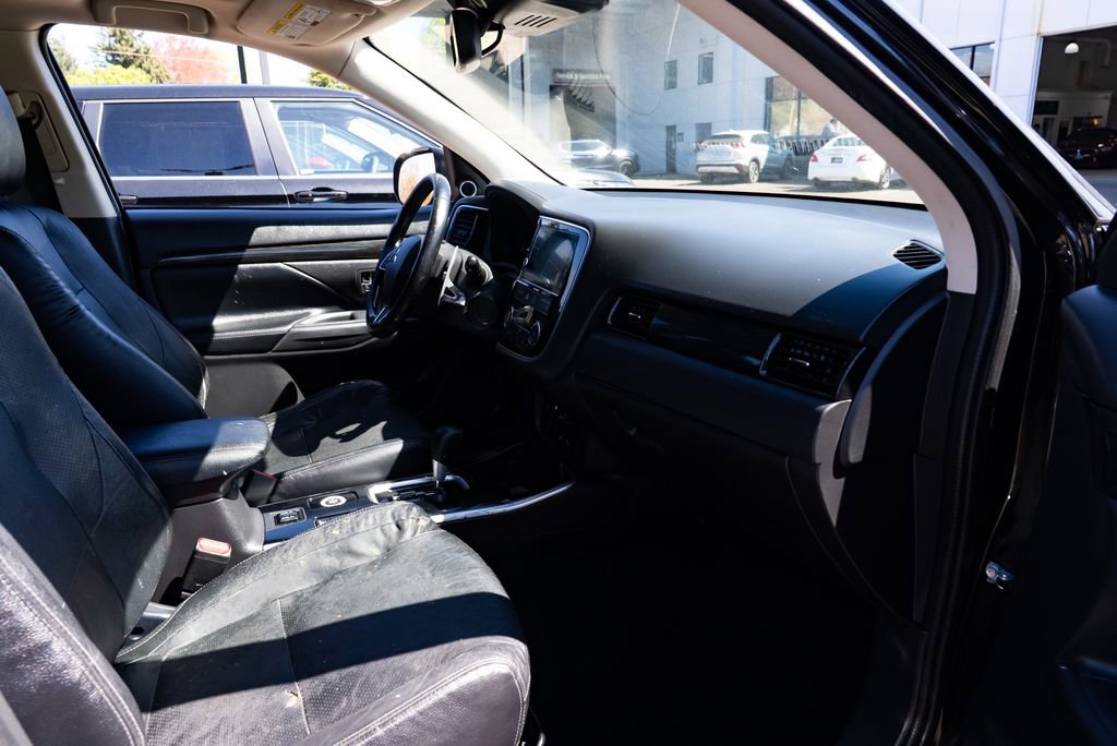 Used 2018 Mitsubishi Outlander GT AWD/4WD image 26