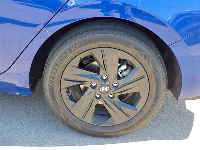 Used 2023 Hyundai Elantra SEL w/ Winter Weather Package FWD image 19