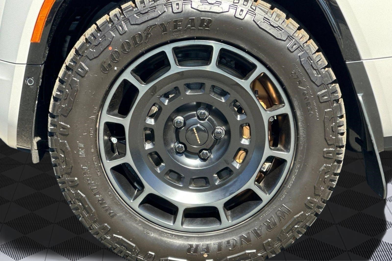 New 2026 Land Rover Defender 110 OCTA AWD/4WD image 10