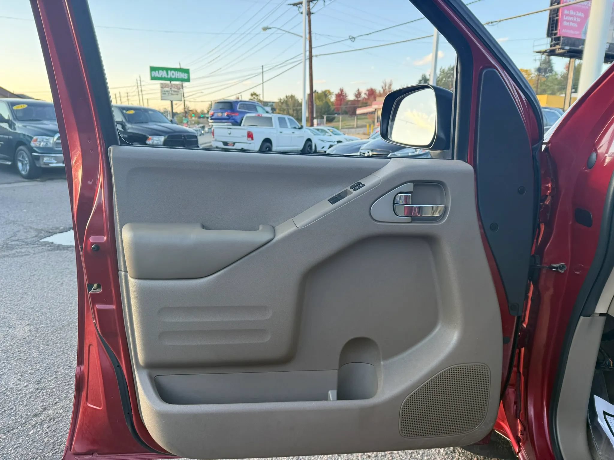 Used 2018 Nissan Frontier SV w/ Value Truck Package AWD/4WD image 12