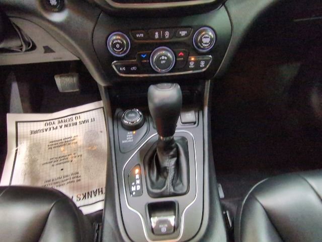 Used 2019 Jeep Cherokee Latitude Plus w/ Cold Weather Group AWD/4WD image 15