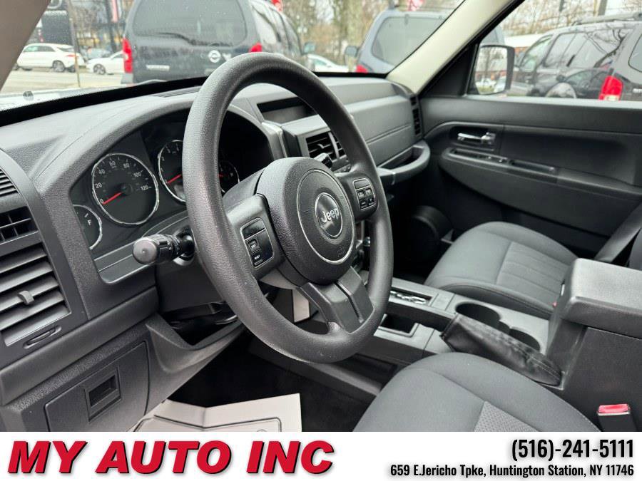 Used 2011 Jeep Liberty Sport image 21