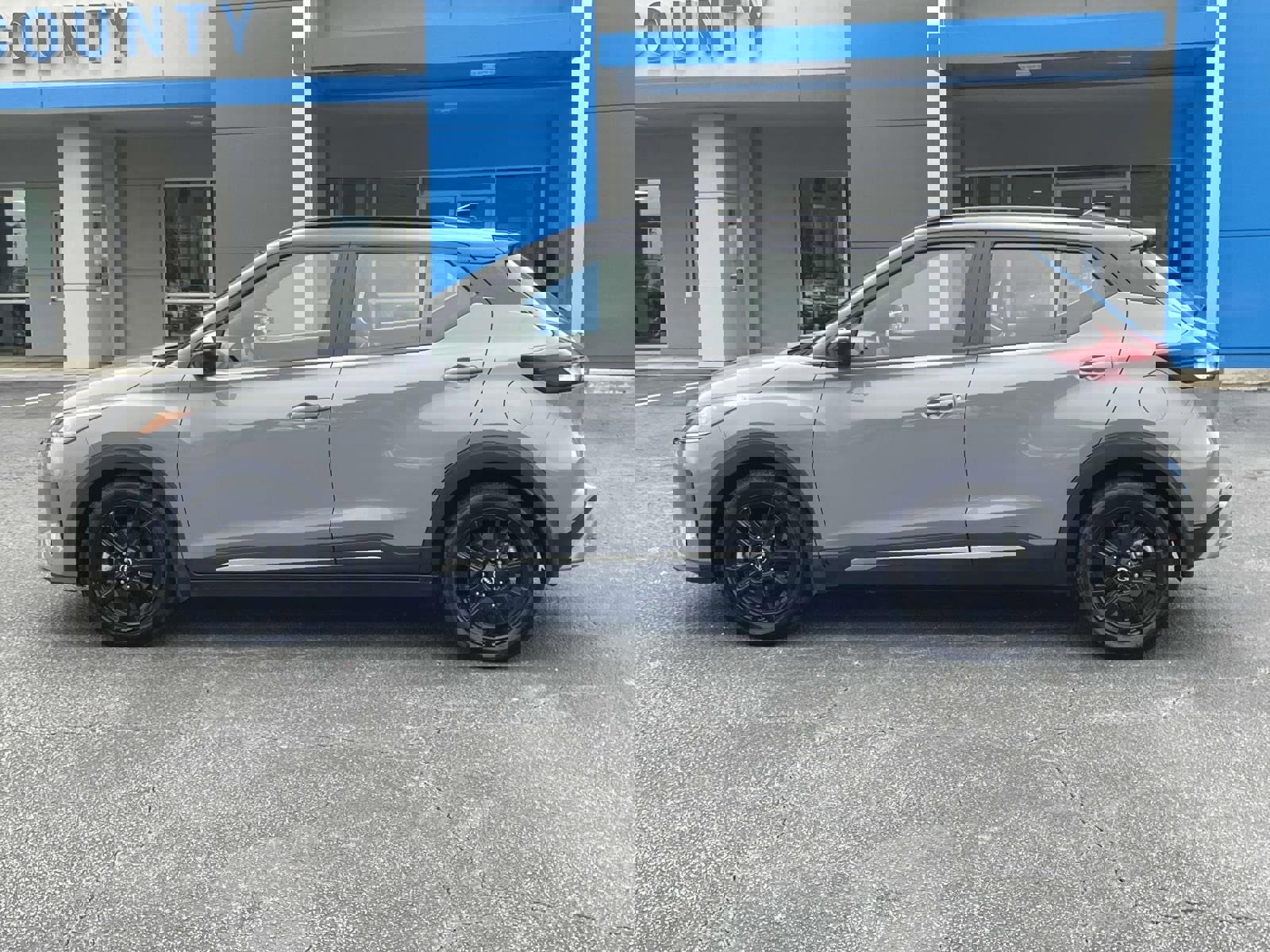 Used 2023 Nissan Kicks SR w/ SR Premium Package image 6