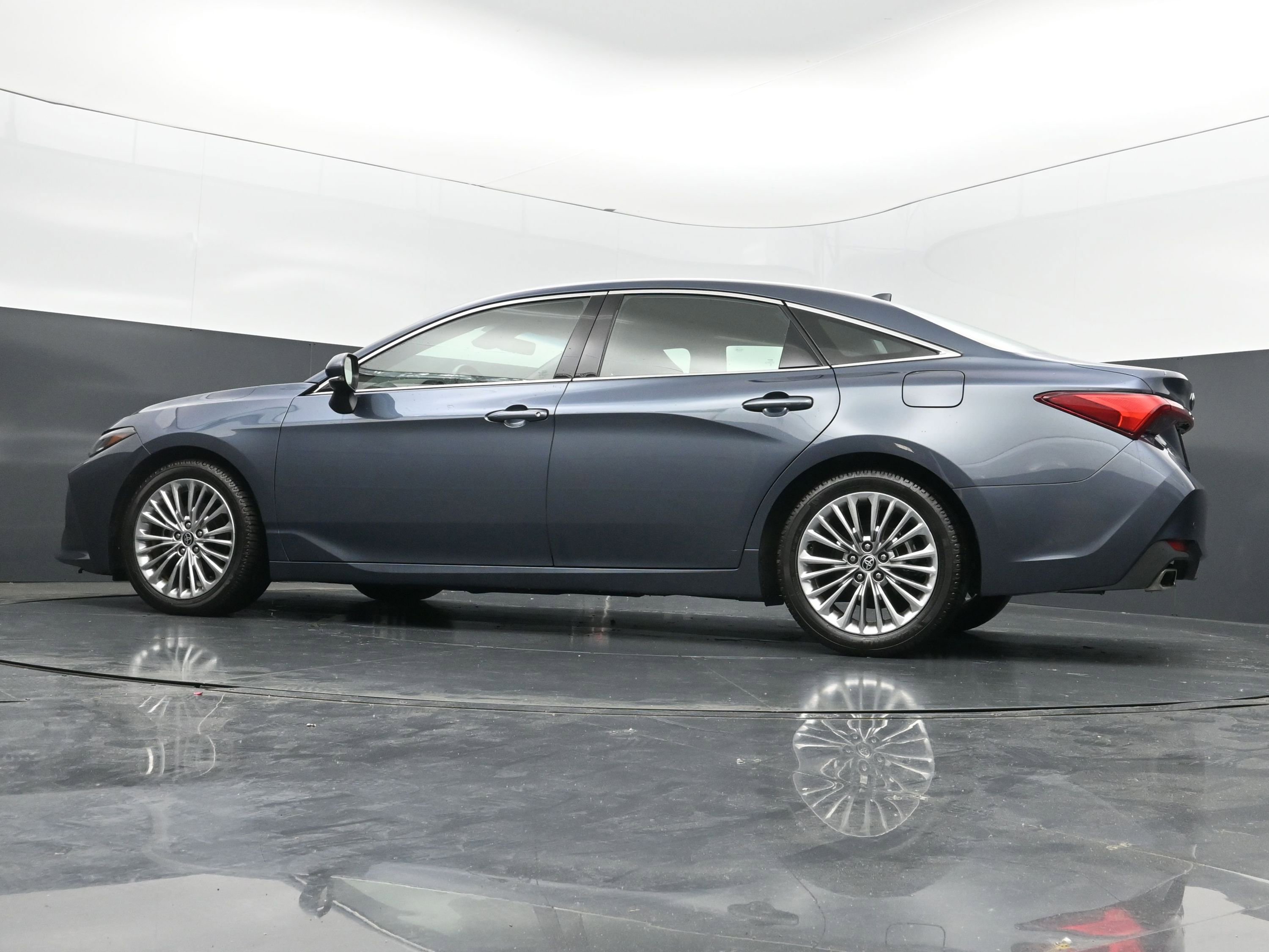 Used 2022 Toyota Avalon Limited w/ Advanced Safety Package FWD image 37