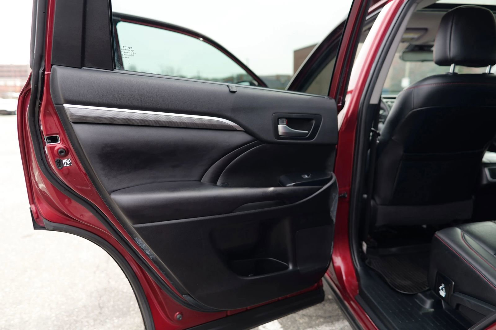 Used 2019 Toyota Highlander SE AWD/4WD image 28