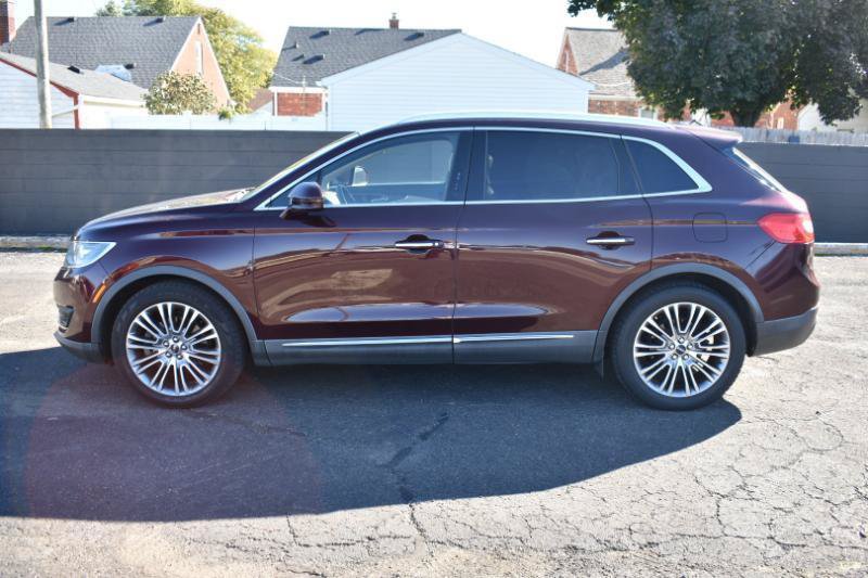 Used 2017 Lincoln MKX Reserve w/ Cargo Accessories Package FWD image 8