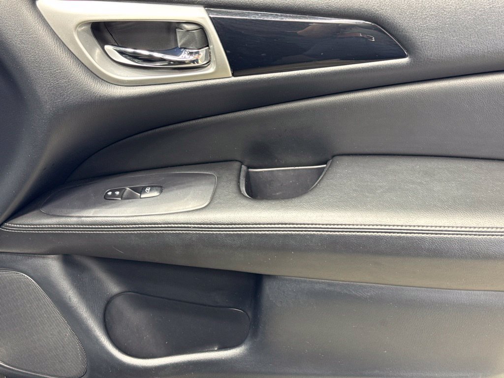 Used 2019 Nissan Pathfinder SV w/ SV All Weather Package FWD image 31