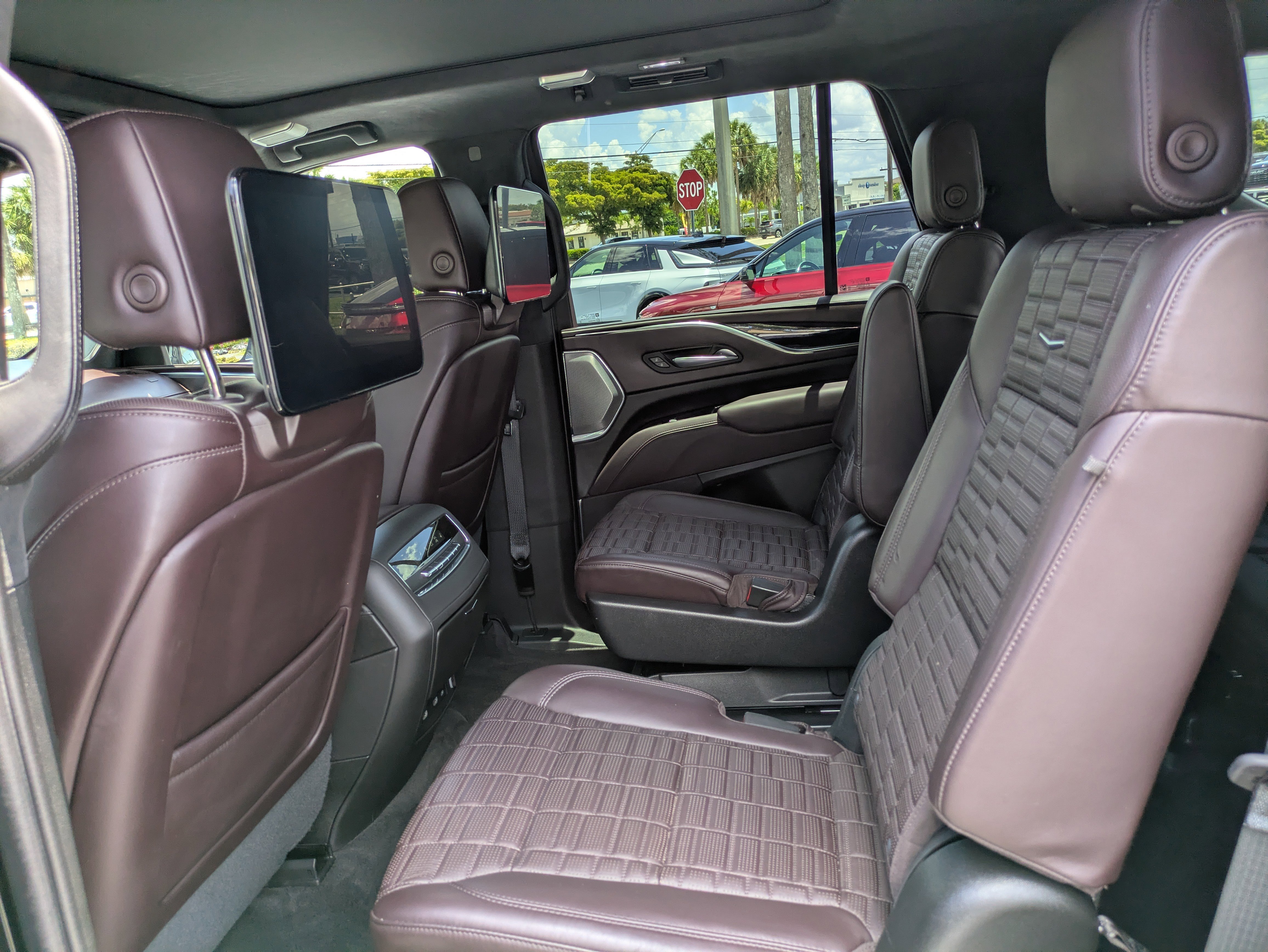 Used 2023 Cadillac Escalade Premium Luxury Platinum w/ LPO, Radiant Package AWD/4WD image 13