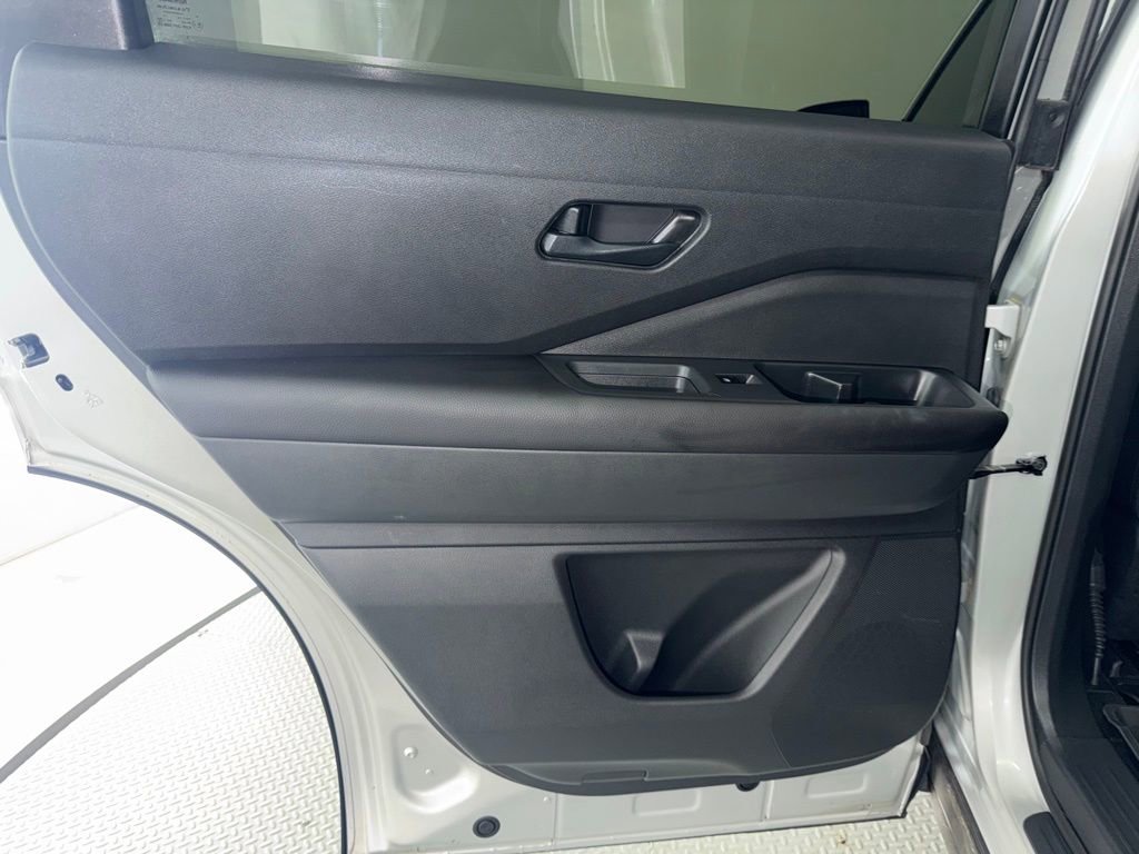 Used 2023 Nissan Pathfinder SV image 35