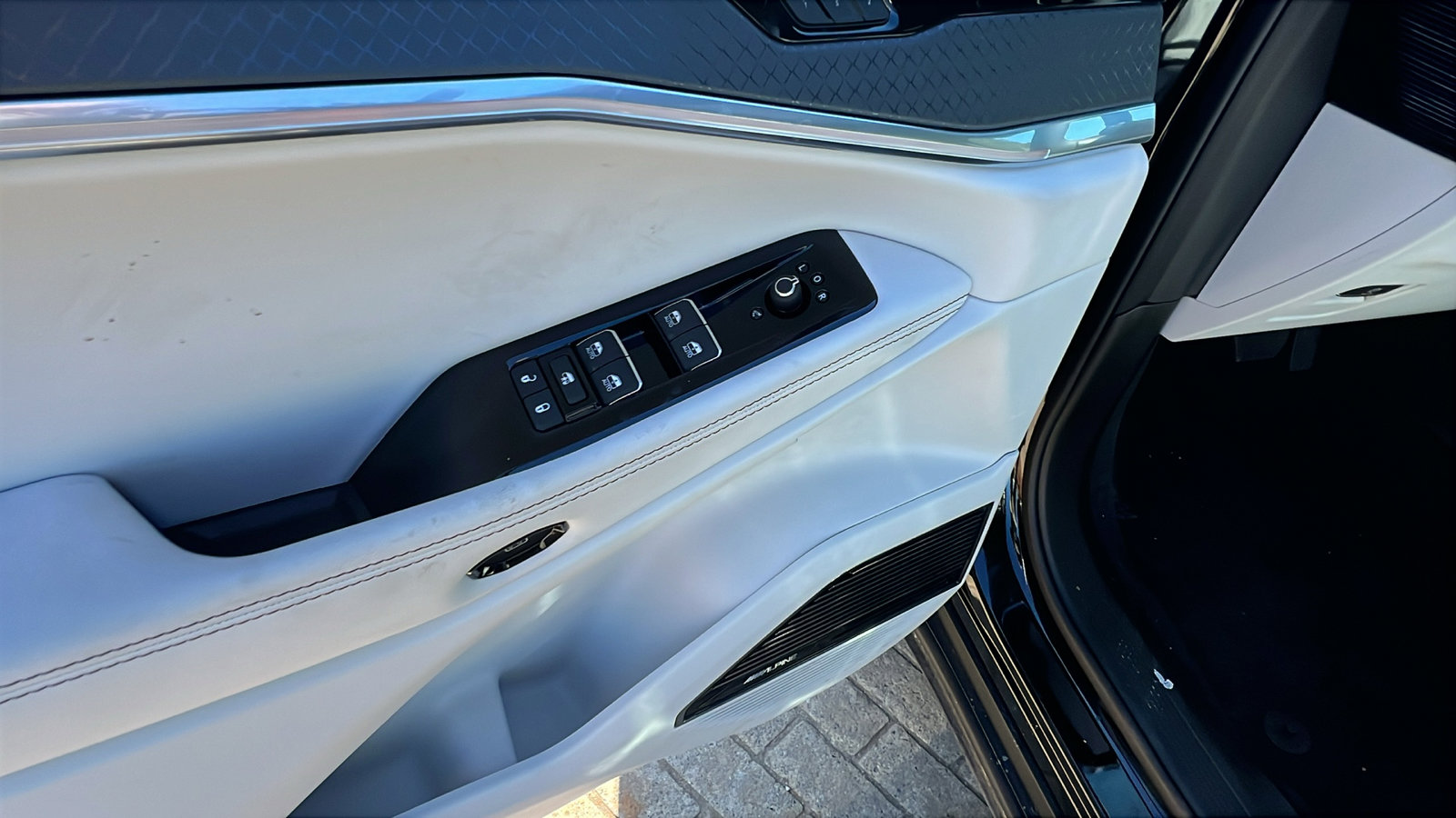 Used 2025 Jeep Wagoneer S Limited image 15