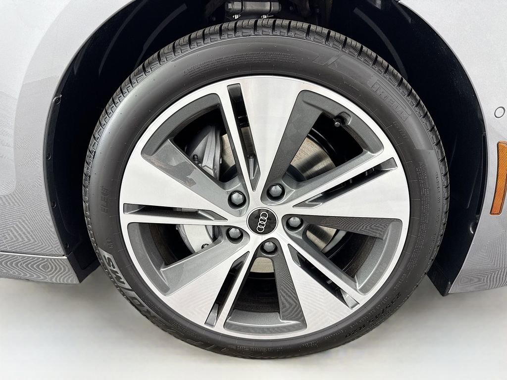 Used 2025 Audi A6 e-tron Premium Plus w/ Premium Plus image 32