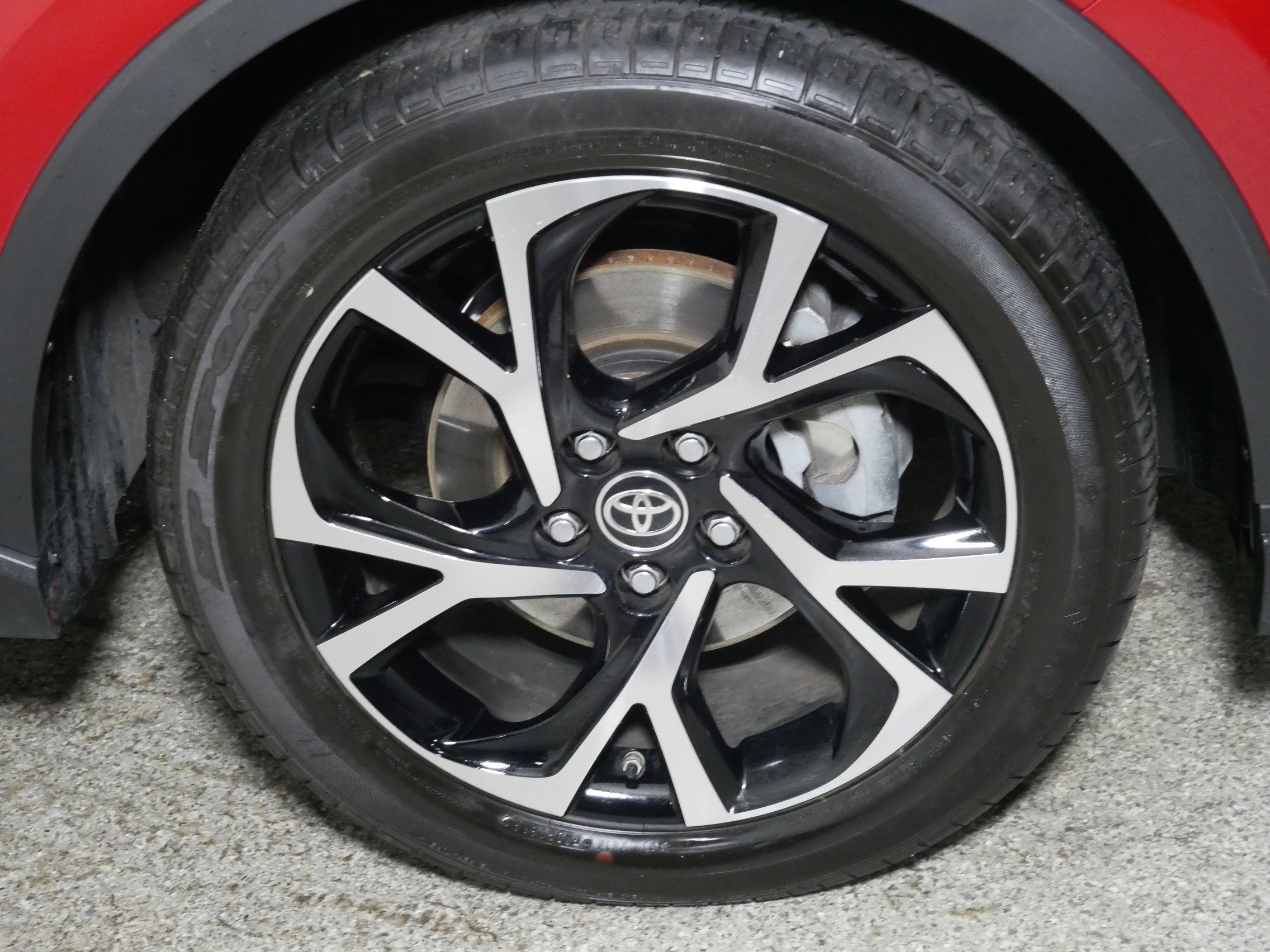 Used 2020 Toyota C-HR XLE FWD image 15