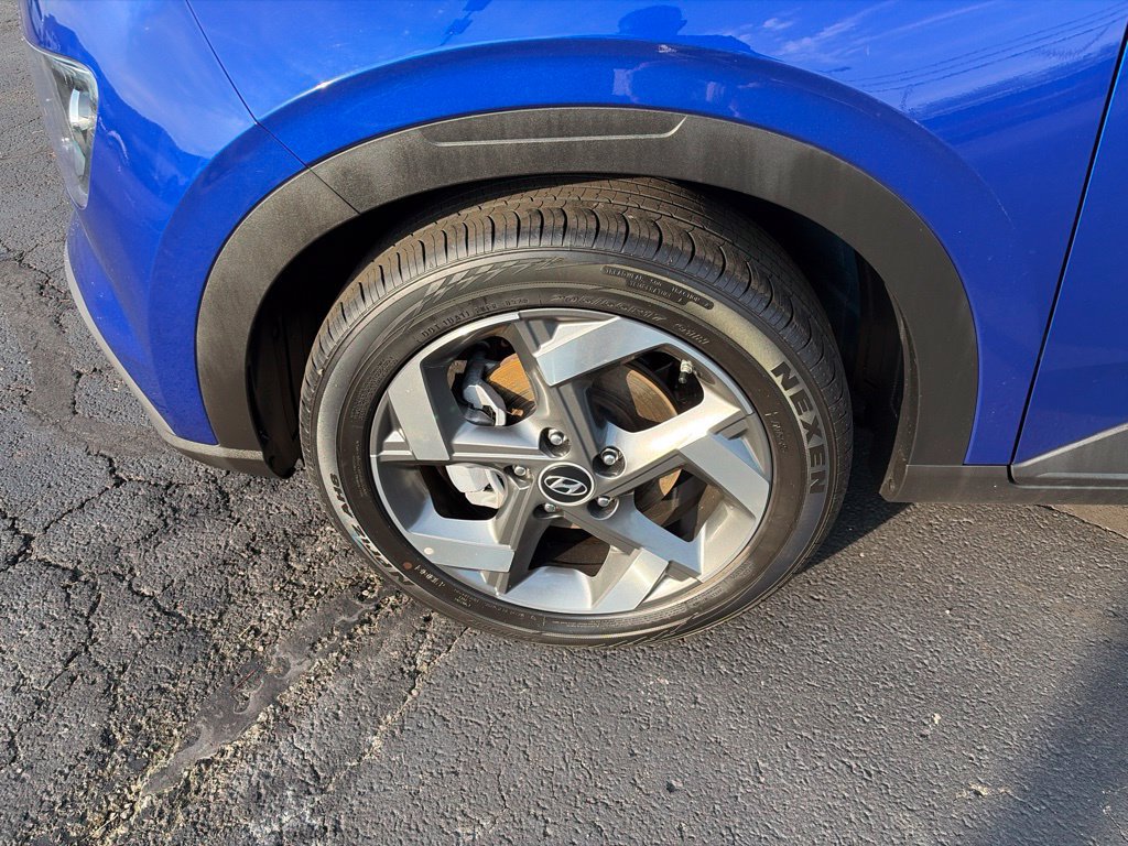 Used 2025 Hyundai Venue SEL FWD image 12