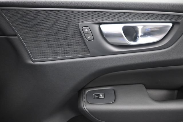 Certified 2024 Volvo XC60 B5 Core AWD/4WD image 31