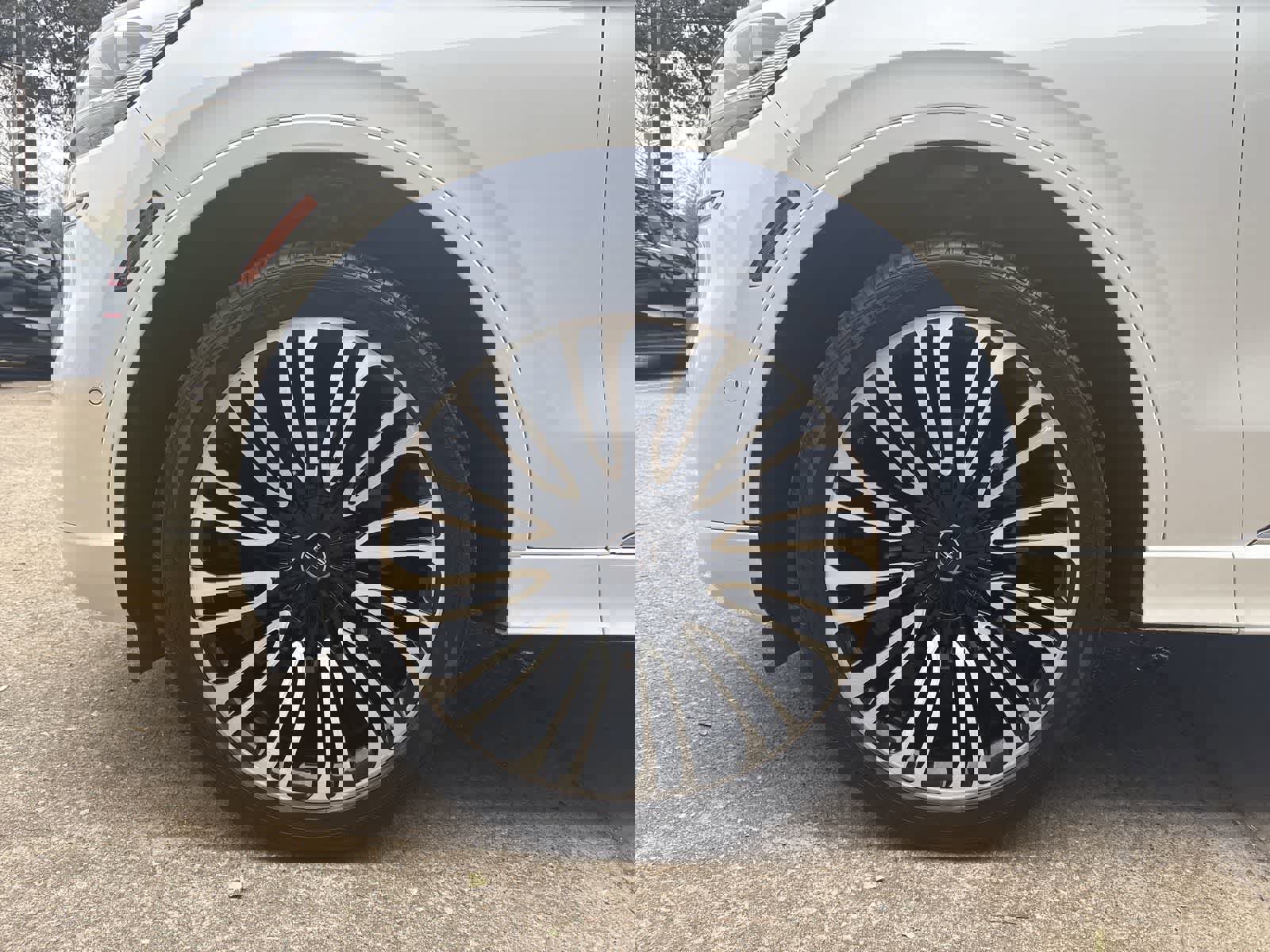 Used 2022 Lincoln Aviator Black Label w/ Dynamic Handling Package image 20