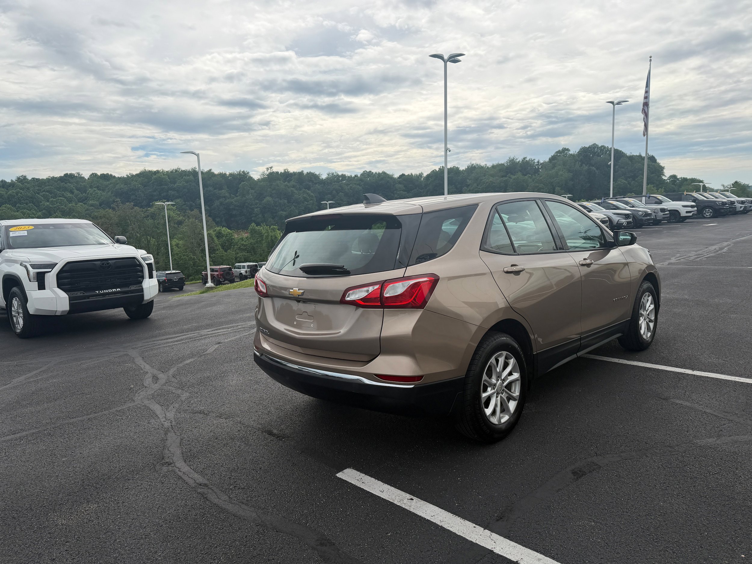 Used 2018 Chevrolet Equinox LS FWD image 6