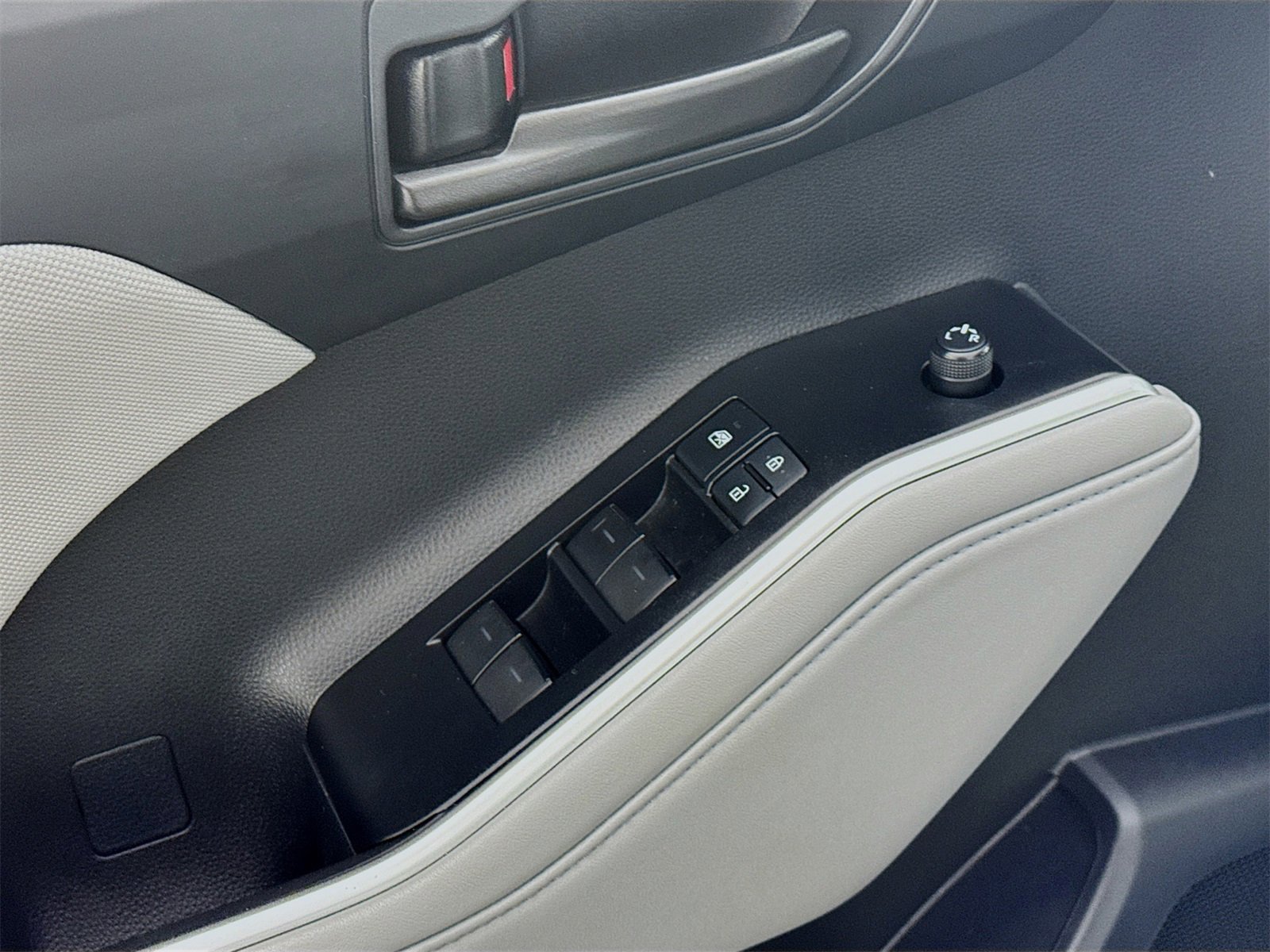 Certified 2021 Toyota Highlander LE image 11